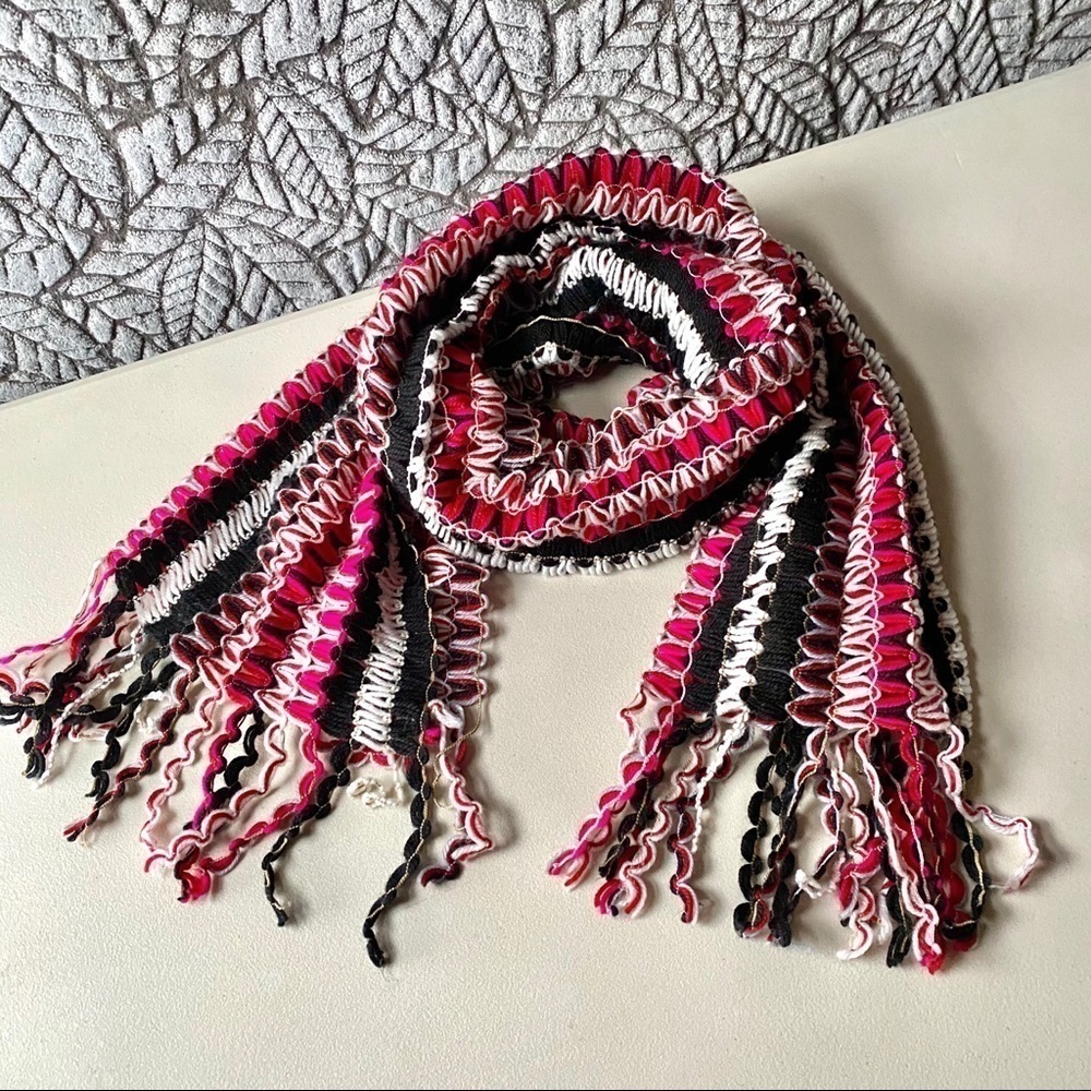 🖤💕FUN Vintage scarf with textile TEXTURE and fair isle country feel